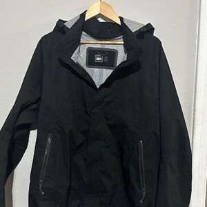 REI  rainier Men's Black Raincoat size XXL